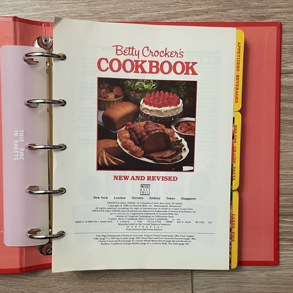 Vintage Betty Crocker's Cookbook New and Revised Hardcover Binder 1986 - Picture 5 of 15